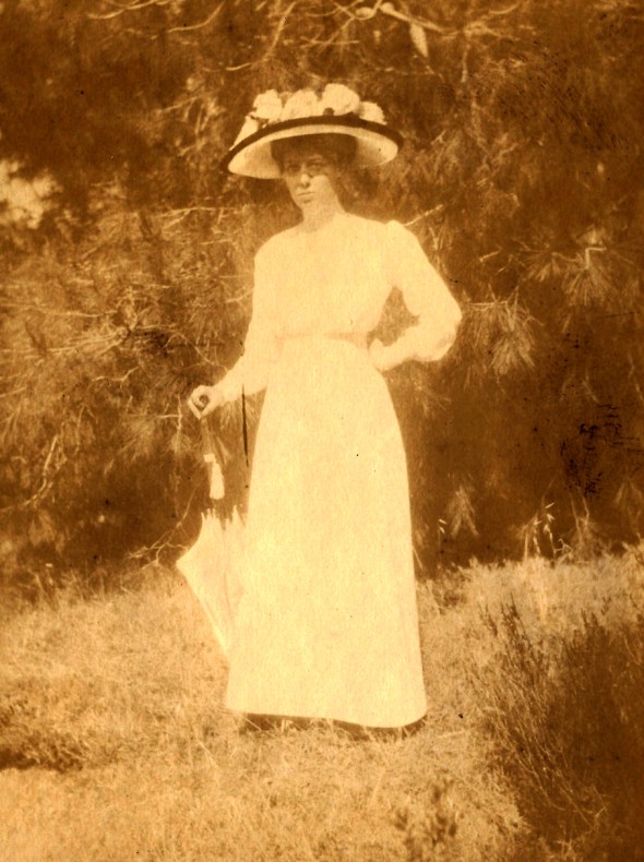 Zillah Dinsmoor, ca. 1910